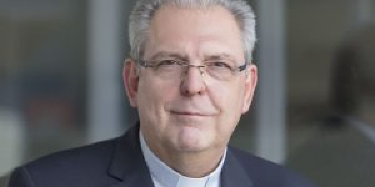 Dr. theol. Werner Schrüfer (Bildquelle: https://studium-rudolphinum.de/lehrkollegium/schruefer/)